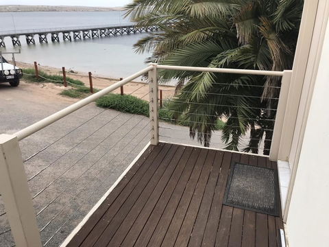 Beachside & Jetty View Apartment 6 - Captain\'s Apt - Inverell Accommodation 10