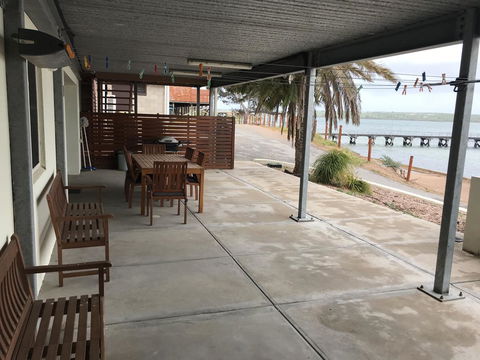 Beachside & Jetty View Apartment 6 - Captain\'s Apt - Inverell Accommodation 37