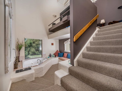 Chimes Spa Retreat - Inverell Accommodation 17