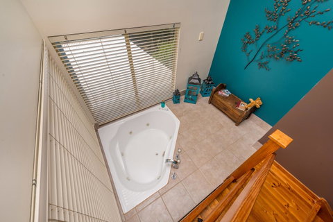 Chimes Spa Retreat - Inverell Accommodation 11