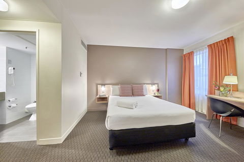 Ibis Perth - Inverell Accommodation 4