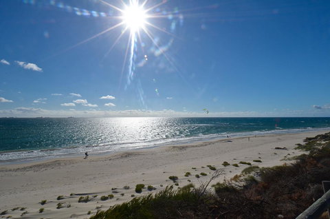 Cottesloe Beachfront Ocean View Apartment - Inverell Accommodation 8