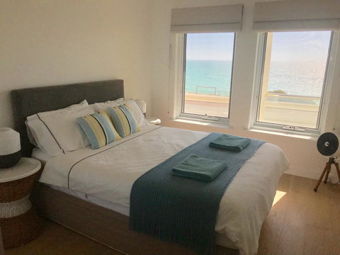 Cottesloe Beachfront Ocean View Apartment - Inverell Accommodation 2