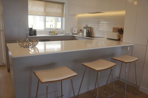 Cottesloe Beachfront Ocean View Apartment - Inverell Accommodation 13