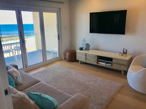 Cottesloe Beachfront Ocean View Apartment - Inverell Accommodation 6