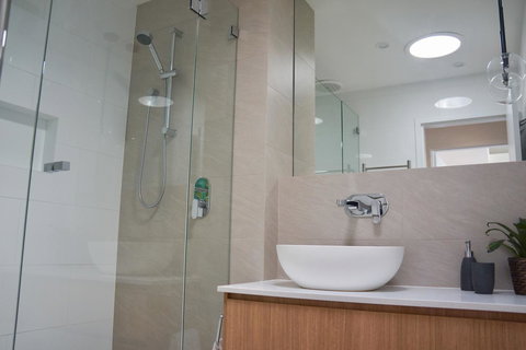 Cottesloe Beachfront Ocean View Apartment - Inverell Accommodation 15