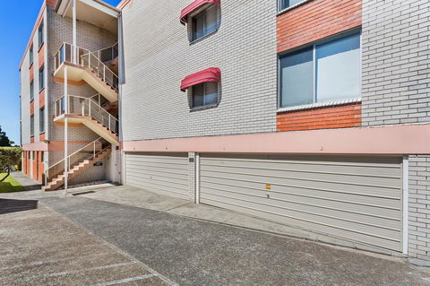 Laman Lodge, Unit 2, 15 Laman Street - Inverell Accommodation 14