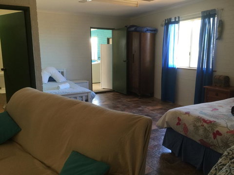Surf Shack - Inverell Accommodation 0