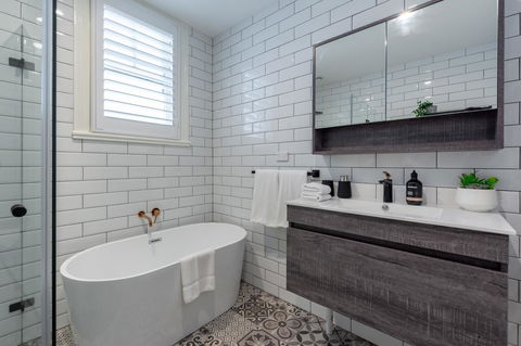 Heritage Townhouse Near Harbour Bridge - Inverell Accommodation 9