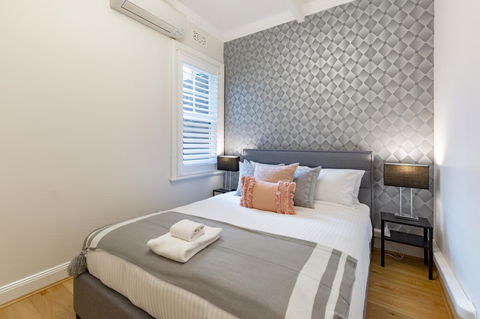 Heritage Townhouse Near Harbour Bridge - Inverell Accommodation 19