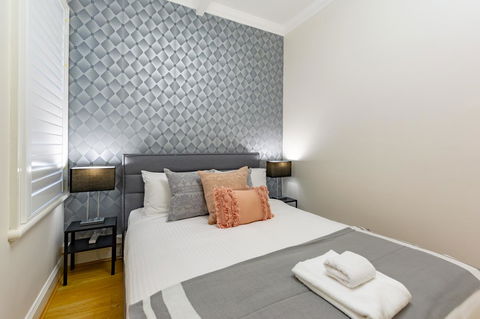 Heritage Townhouse Near Harbour Bridge - Inverell Accommodation 27