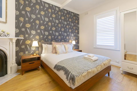 Heritage Townhouse Near Harbour Bridge - Inverell Accommodation 36