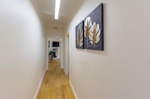 Heritage Townhouse Near Harbour Bridge - Inverell Accommodation 12