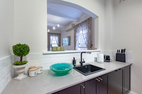 Heritage Townhouse Near Harbour Bridge - Inverell Accommodation 35