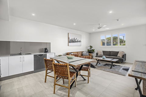 Rockpool 2 Sawtell Beach - Just Steps To Restaurants And 2 Min Stroll To Beach! - Inverell Accommodation 2
