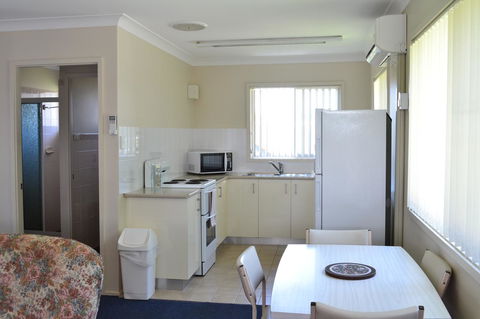 Sundial Holiday Units - Inverell Accommodation 42