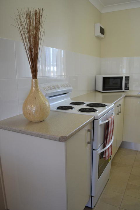 Sundial Holiday Units - Inverell Accommodation 17
