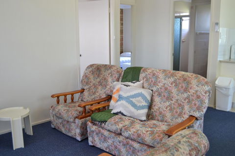 Sundial Holiday Units - Inverell Accommodation 40