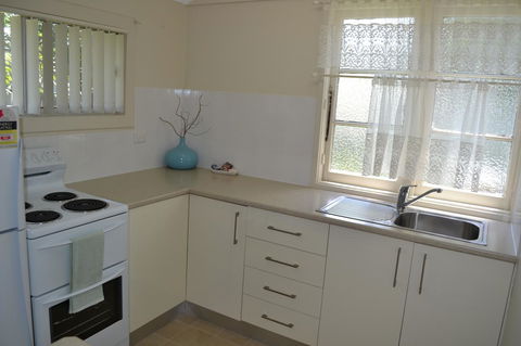 Sundial Holiday Units - Inverell Accommodation 18
