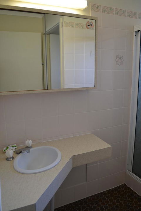 Sundial Holiday Units - Inverell Accommodation 28