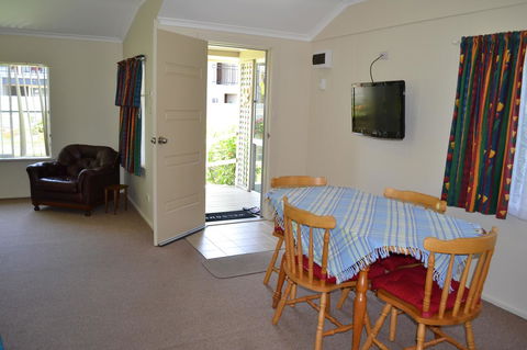 Sundial Holiday Units - Inverell Accommodation 26
