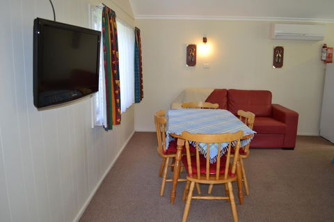 Sundial Holiday Units - Inverell Accommodation 21