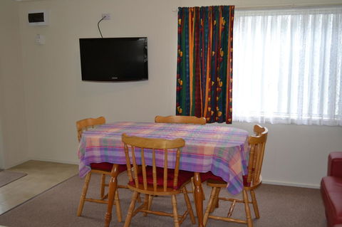 Sundial Holiday Units - Inverell Accommodation 33