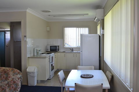 Sundial Holiday Units - Inverell Accommodation 39
