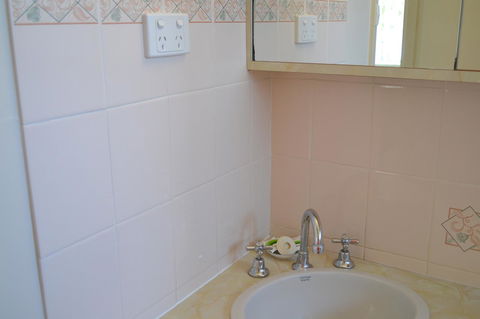Sundial Holiday Units - Inverell Accommodation 43