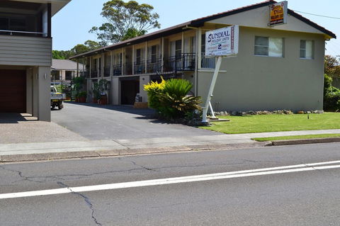 Sundial Holiday Units - Inverell Accommodation 11