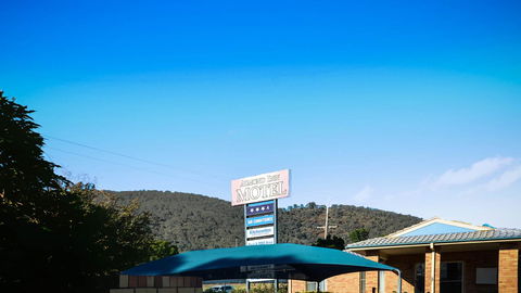 Almond Inn - Inverell Accommodation 24