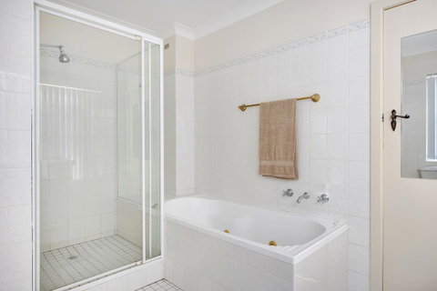 The Rotunda, Gerroa - Inverell Accommodation 24