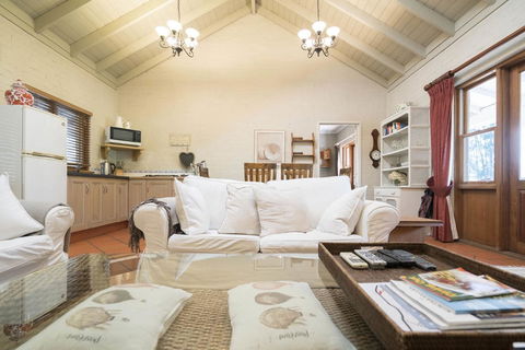 Thistle Hill Guesthouse - Walk To Many Wineries And Restaurants - Inverell Accommodation 29