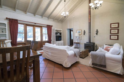 Thistle Hill Guesthouse - Walk To Many Wineries And Restaurants - Inverell Accommodation 32