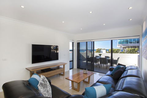 Beachfront 2 - Inverell Accommodation 3