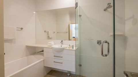Byron Quarter Apartments - Inverell Accommodation 36