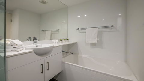 Byron Quarter Apartments - Inverell Accommodation 35