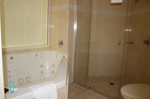 The Boathouse Resort Luxury Apartments - Inverell Accommodation 6
