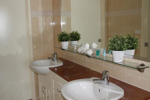 The Boathouse Resort Luxury Apartments - Inverell Accommodation 18