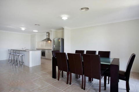 Jindabyne Executive - Inverell Accommodation 3