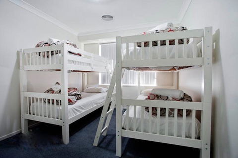 Jindabyne Executive - Inverell Accommodation 6