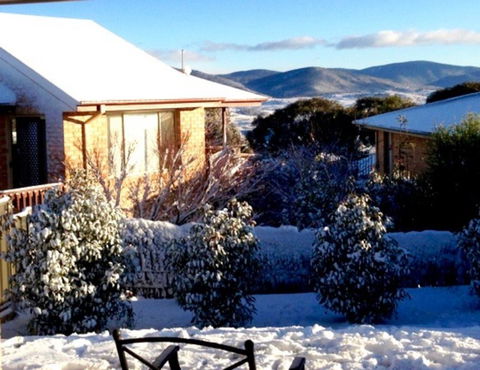 Jindabyne Executive - Inverell Accommodation 10