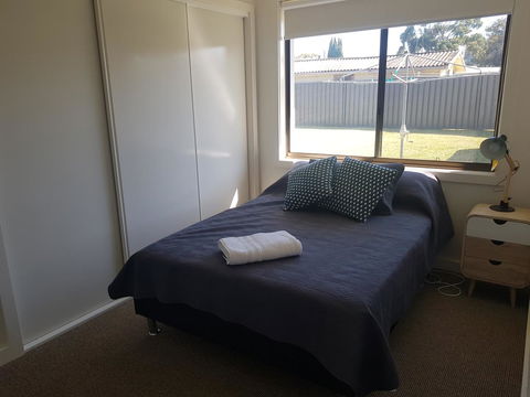 Golden Hill Cottage - Inverell Accommodation 11