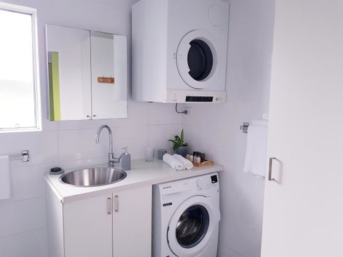 BookerBay Retreat! - Inverell Accommodation 9