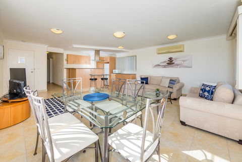 Ronald Avenue 1/65 - Shoal Bay - Inverell Accommodation 4