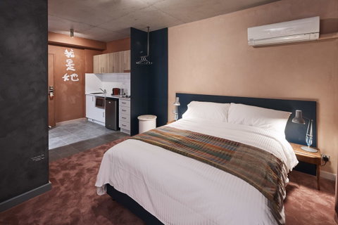 The Collectionist Newtown - Inverell Accommodation 25