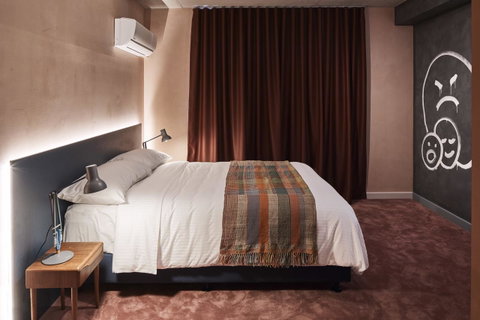 The Collectionist Newtown - Inverell Accommodation 24