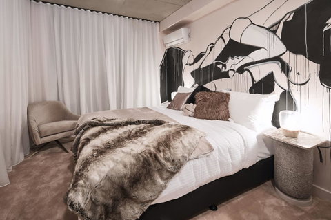 The Collectionist Newtown - Inverell Accommodation 9