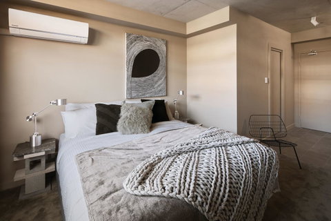 The Collectionist Newtown - Inverell Accommodation 13