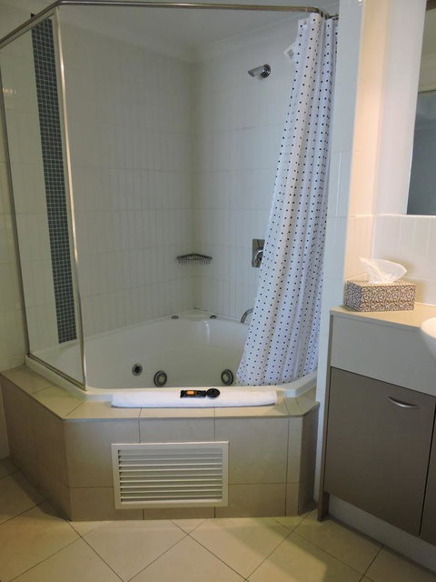 BASE Holidays - Ettalong Beach Premium Apartments - Inverell Accommodation 16